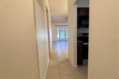 House in Brandon, Florida 3 bedrooms, 107.95 sq.m. № 2377996 - photo 3
