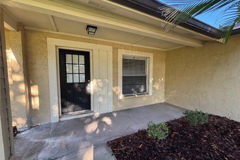 House in Brandon, Florida 3 bedrooms, 107.95 sq.m. № 2377996 - photo 2