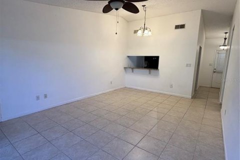 House in Brandon, Florida 3 bedrooms, 107.95 sq.m. № 2377996 - photo 10