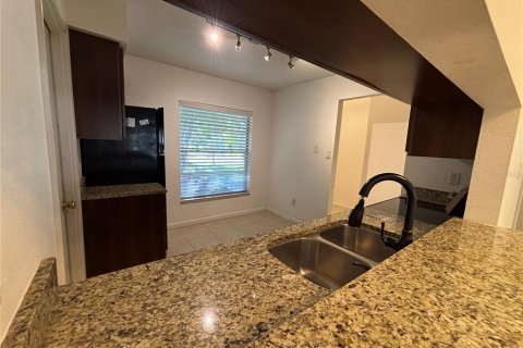 House in Brandon, Florida 3 bedrooms, 107.95 sq.m. № 2377996 - photo 7