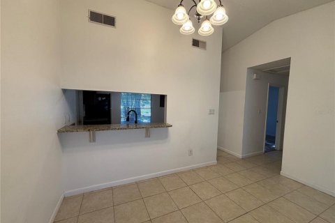 House in Brandon, Florida 3 bedrooms, 107.95 sq.m. № 2377996 - photo 13