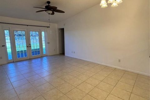 House in Brandon, Florida 3 bedrooms, 107.95 sq.m. № 2377996 - photo 12
