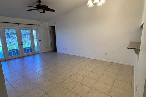 House in Brandon, Florida 3 bedrooms, 107.95 sq.m. № 2377996 - photo 8