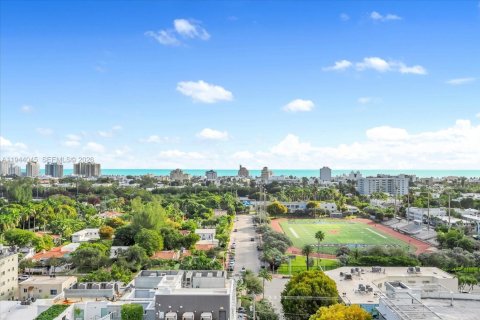 Condo in Miami Beach, Florida  № 2000864 - photo 10