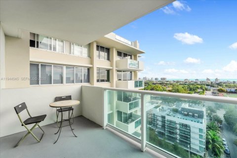 Condo in Miami Beach, Florida  № 2000864 - photo 9