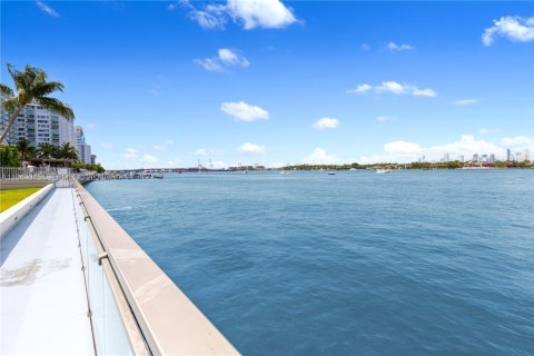 Condo in Miami Beach, Florida  № 2000864 - photo 14