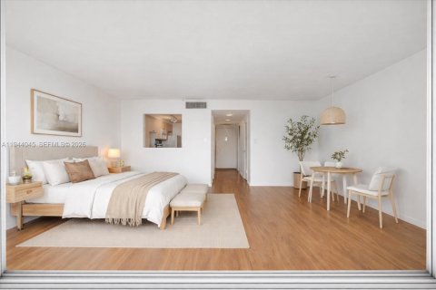 Condo in Miami Beach, Florida  № 2000864 - photo 2