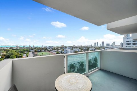 Condo in Miami Beach, Florida  № 2000864 - photo 8