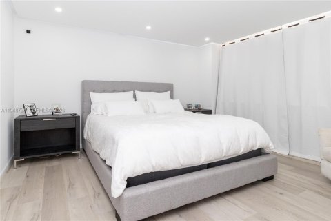 Снять в аренду кондоминиум в Халландейл-Бич, Флорида 2 спальни, 108.23м2, № 2004816 - фото 12