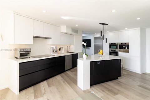 Снять в аренду кондоминиум в Халландейл-Бич, Флорида 2 спальни, 108.23м2, № 2004816 - фото 2