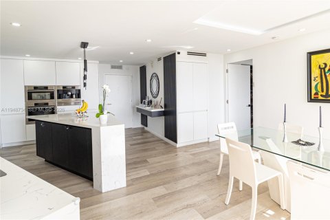 Кондоминиум с 2 спальнями в Халландейл-Бич, Флорида № 2004816