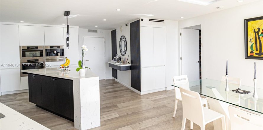 Кондоминиум с 2 спальнями в Халландейл-Бич, Флорида № 2004816