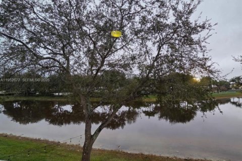 Adosado en alquiler en Doral, Florida, 3 dormitorios, 190.36 m2 № 2008568 - foto 2