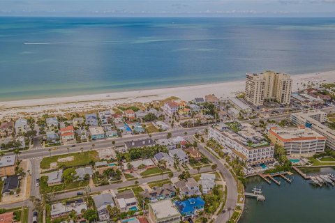 Studio in the Condo in Saint Pete Beach, Florida № 2118943 - photo 11