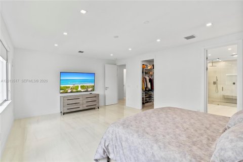House in Aventura, Florida 5 bedrooms, 273.97 sq.m. № 2076077 - photo 12