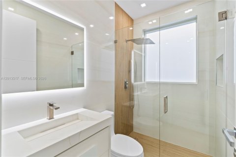 House in Aventura, Florida 5 bedrooms, 273.97 sq.m. № 2076077 - photo 21
