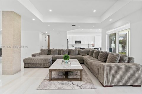 House in Aventura, Florida 5 bedrooms, 273.97 sq.m. № 2076077 - photo 5