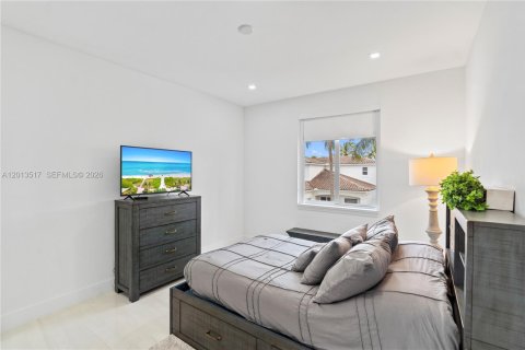 House in Aventura, Florida 5 bedrooms, 273.97 sq.m. № 2076077 - photo 19