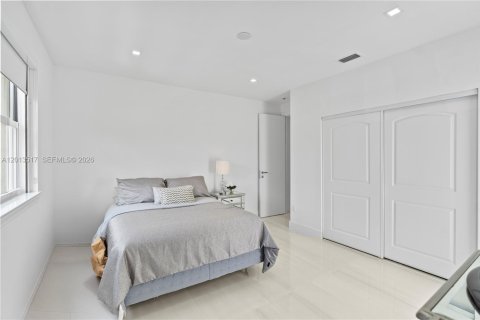 House in Aventura, Florida 5 bedrooms, 273.97 sq.m. № 2076077 - photo 25