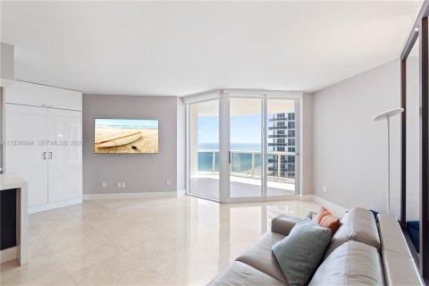 Condominio en alquiler en Miami Beach, Florida, 2 dormitorios, 144 m2 № 1995176 - foto 9