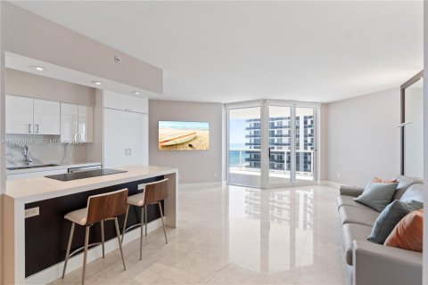 Condominio en alquiler en Miami Beach, Florida, 2 dormitorios, 144 m2 № 1995176 - foto 4