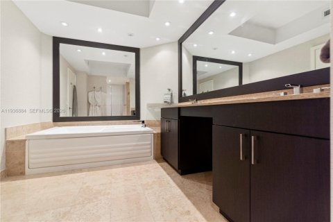 Condominio en alquiler en Miami Beach, Florida, 2 dormitorios, 144 m2 № 1995176 - foto 26