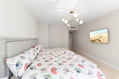 Condominio en alquiler en Miami Beach, Florida, 2 dormitorios, 144 m2 № 1995176 - foto 24