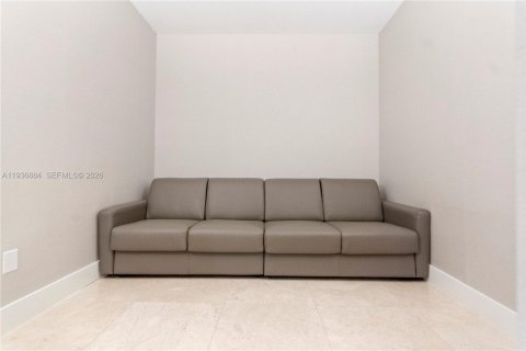 Condominio en alquiler en Miami Beach, Florida, 2 dormitorios, 144 m2 № 1995176 - foto 18