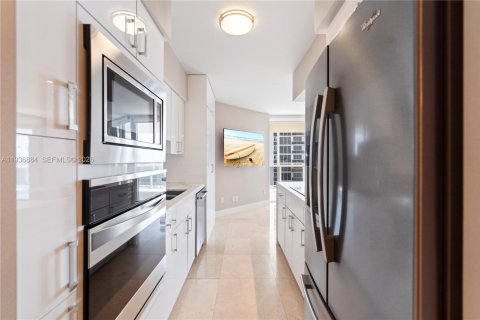 Condominio en alquiler en Miami Beach, Florida, 2 dormitorios, 144 m2 № 1995176 - foto 17