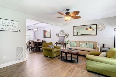 Casa en venta en Tampa, Florida, 4 dormitorios, 157.93 m2 № 2334235 - foto 9