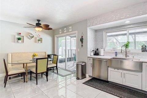 Casa en venta en Tampa, Florida, 4 dormitorios, 157.93 m2 № 2334235 - foto 19