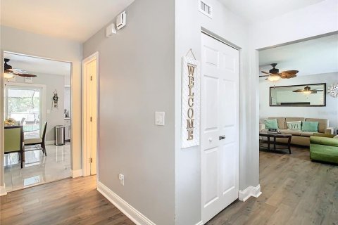 Casa en venta en Tampa, Florida, 4 dormitorios, 157.93 m2 № 2334235 - foto 8