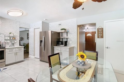 Casa en venta en Tampa, Florida, 4 dormitorios, 157.93 m2 № 2334235 - foto 22