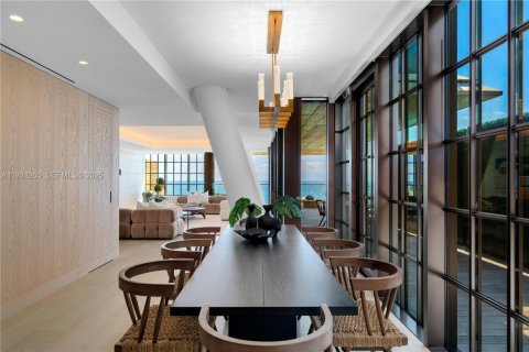 Copropriété à vendre à Surfside, Floride: 3 chambres, 291.34 m2 № 2088540 - photo 17