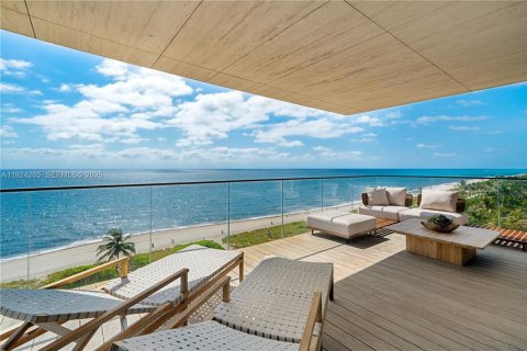 Copropriété à vendre à Surfside, Floride: 3 chambres, 291.34 m2 № 2088540 - photo 15