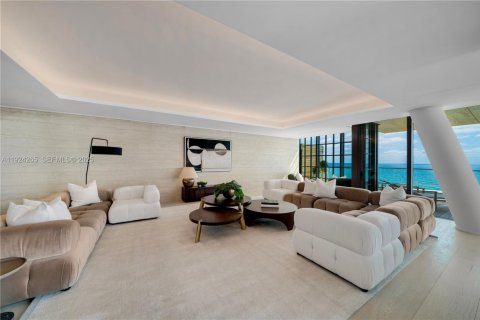Copropriété à vendre à Surfside, Floride: 3 chambres, 291.34 m2 № 2088540 - photo 3