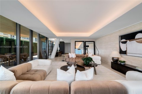 Copropriété à vendre à Surfside, Floride: 3 chambres, 291.34 m2 № 2088540 - photo 9