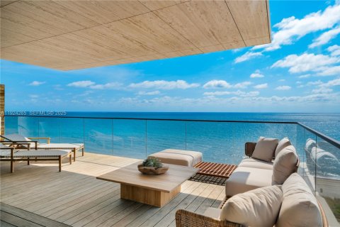 Copropriété à vendre à Surfside, Floride: 3 chambres, 291.34 m2 № 2088540 - photo 13