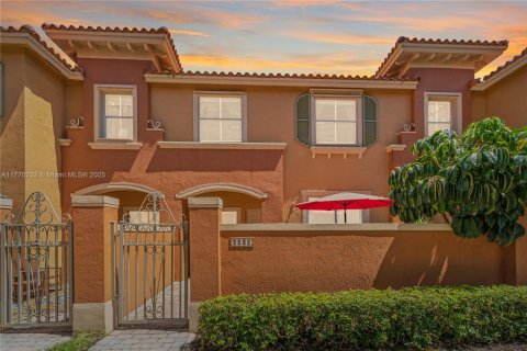Townhouse in Dania Beach, Florida 2 bedrooms, 102.19 sq.m. № 1863820 - photo 1