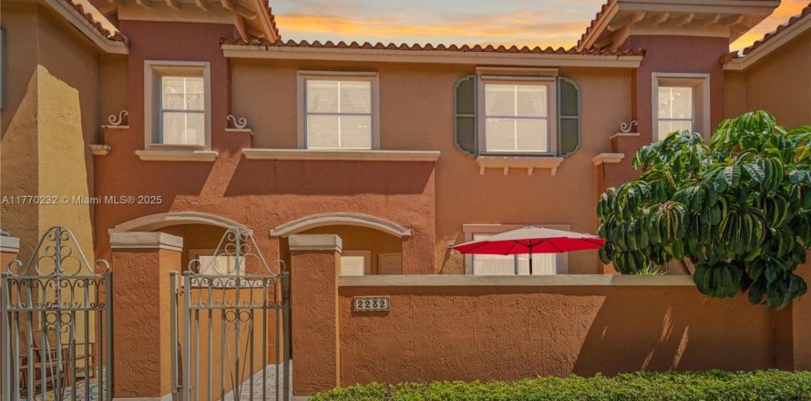 Townhouse in Dania Beach, Florida 2 bedrooms, 102.19 sq.m. № 1863820