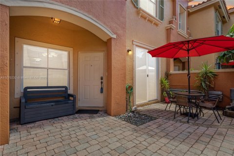 Townhouse in Dania Beach, Florida 2 bedrooms, 102.19 sq.m. № 1863820 - photo 15
