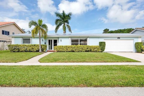House in Boca Raton, Florida 3 bedrooms, 147.06 sq.m. № 1997737 - photo 3