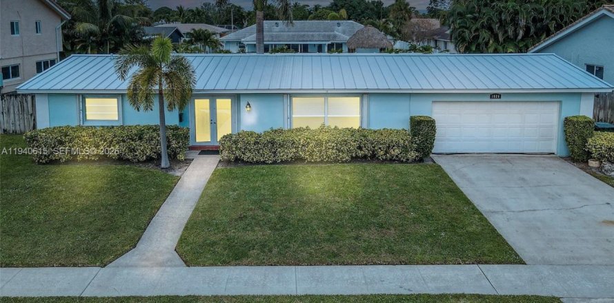 House in Boca Raton, Florida 3 bedrooms, 147.06 sq.m. № 1997737