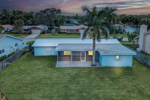 House in Boca Raton, Florida 3 bedrooms, 147.06 sq.m. № 1997737 - photo 2