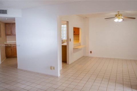 Купить кондоминиум в Палм-Бич-Гарденс, Флорида 3 спальни, 161.65м2, № 1731822 - фото 12