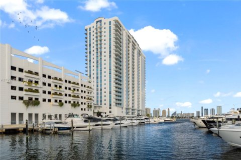 Condo à North Miami Beach, Floride, 3 chambres  № 2078918