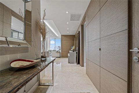 Condominio en venta en North Miami Beach, Florida, 3 dormitorios, 192.96 m2 № 2078918 - foto 4