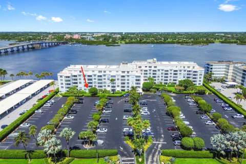 Condo in Palm Beach, Florida, 1 bedroom  № 2184146 - photo 12