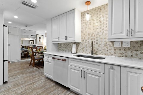 Condo in Palm Beach, Florida, 1 bedroom  № 2184146 - photo 5