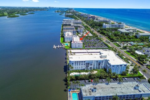 Condo in Palm Beach, Florida, 1 bedroom  № 2184146 - photo 15